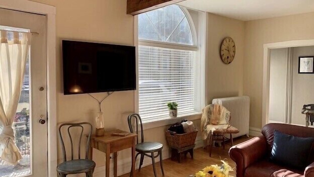Photo of Livingroom in Edgewater