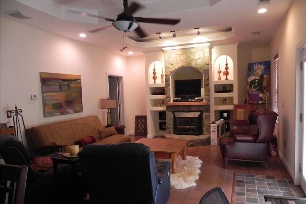 Photo of Livingroom in Cross Hill