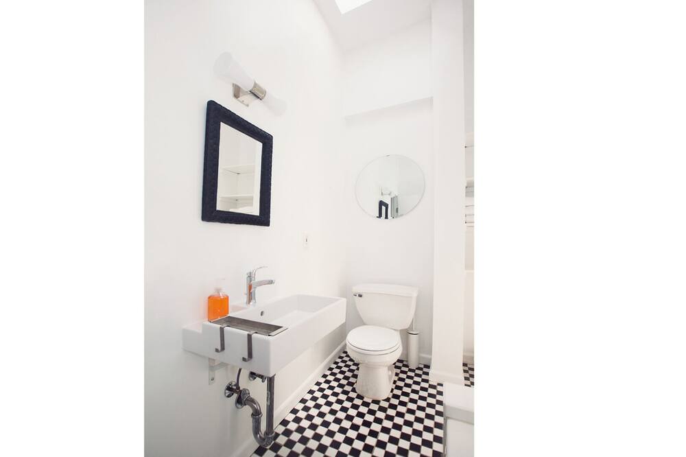 Photo of Bathroom in Hunters Point