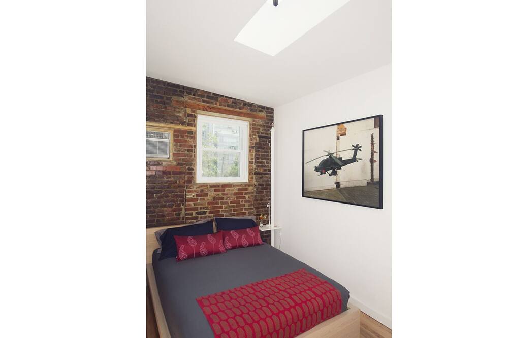 Photo of Bedroom in Hunters Point