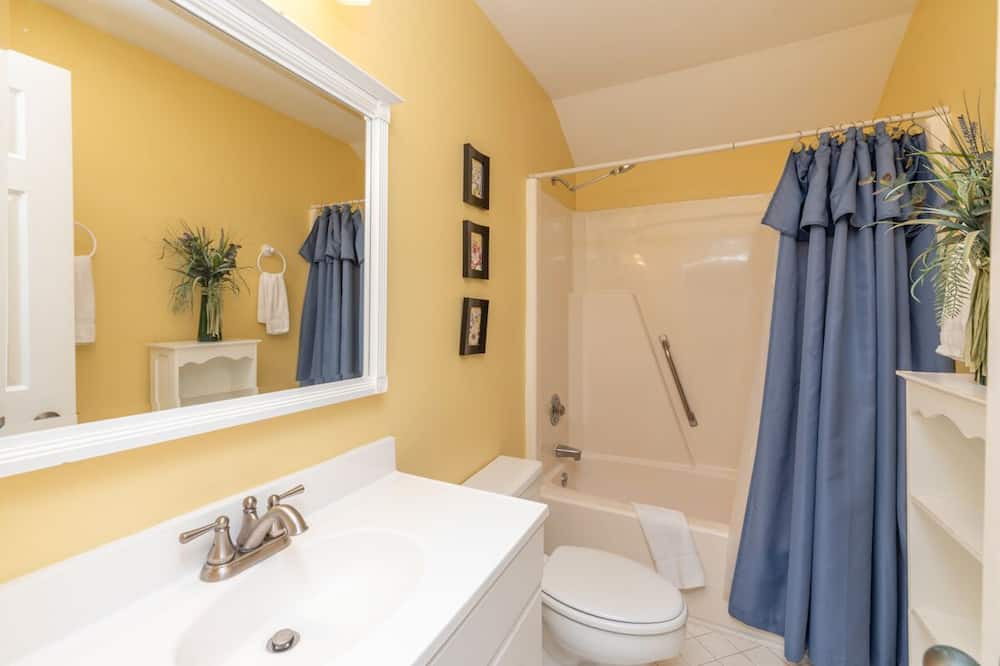 Photo of Bathroom in Dataw Island