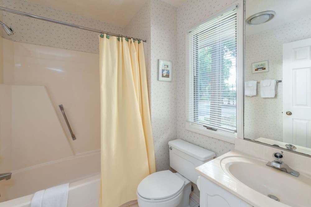 Photo of Bathroom in Dataw Island