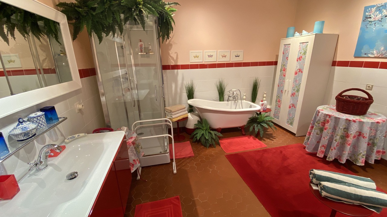 Photo of Bathroom in Vineuil-Saint-Firmin