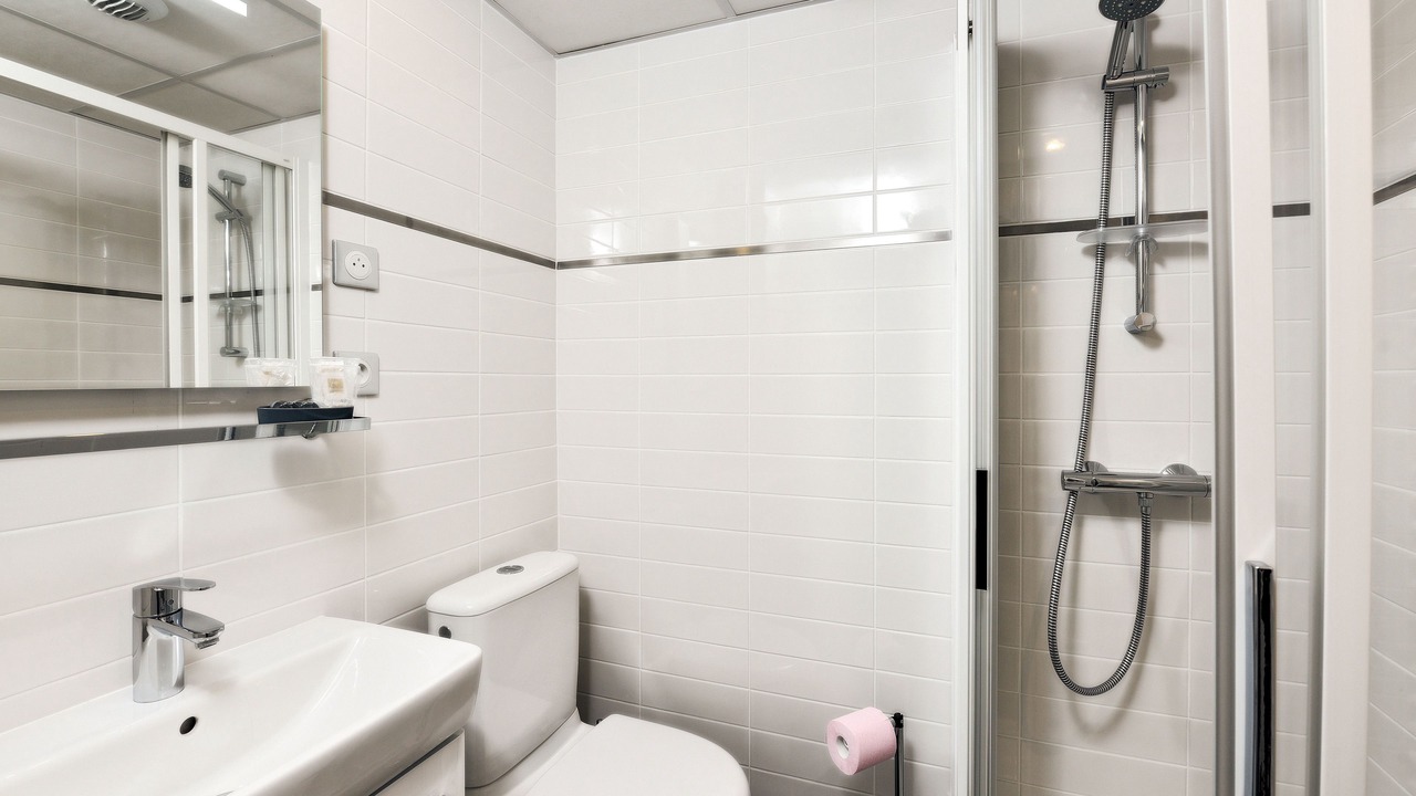 Photo of Bathroom in Quartier de l'Ecole-Militaire