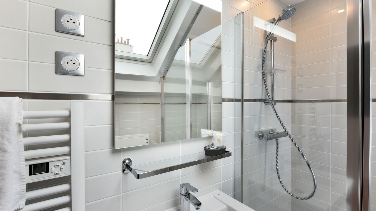 Photo of Bathroom in Quartier de l'Ecole-Militaire