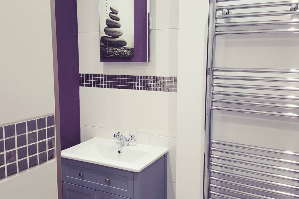 Photo of Bathroom in Lympsham