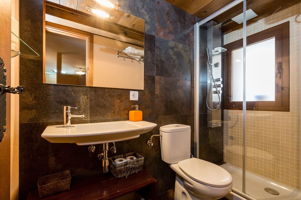 Photo of Bathroom in Pobleta de Bellvehi