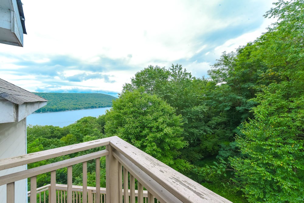 Photo of Patio Balcony in Mountainside