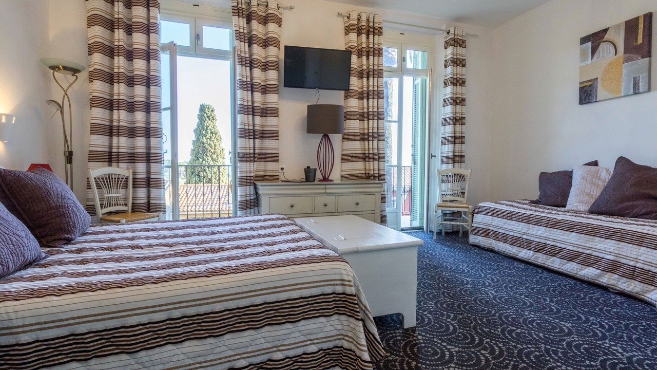 Photo of Bedroom in Bormes-Les-Mimosas