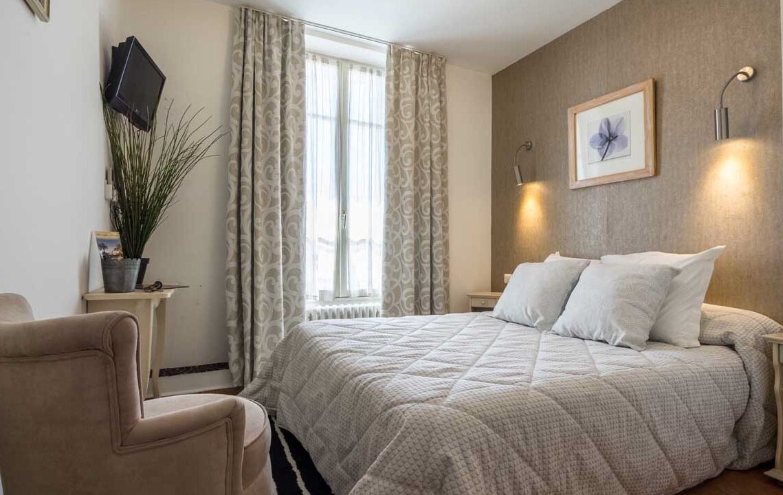 Photo of Bedroom in Bormes-Les-Mimosas