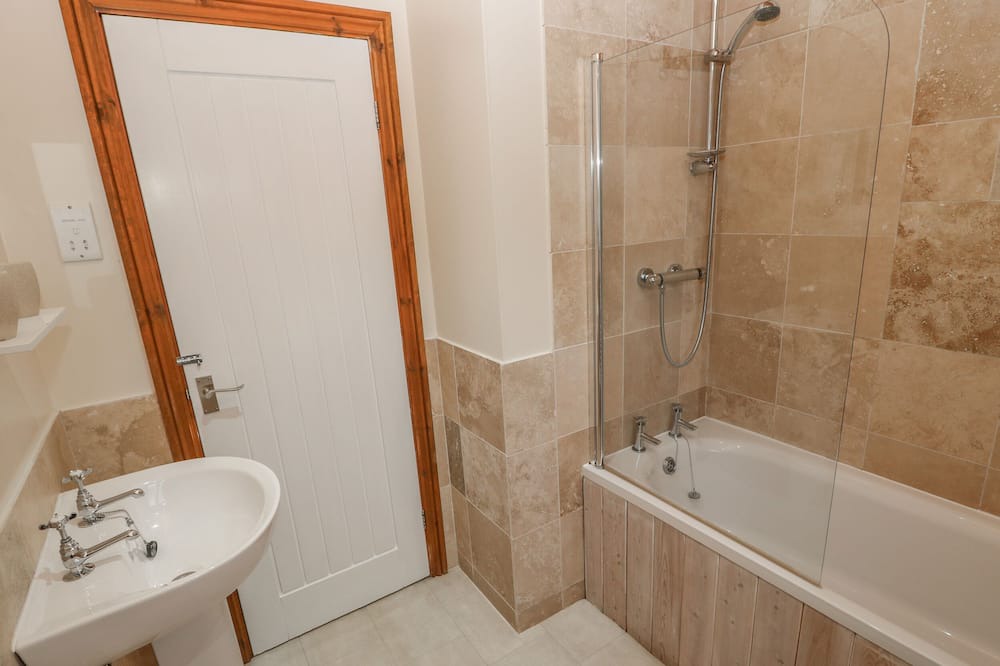 Photo of Bathroom in Kiplin