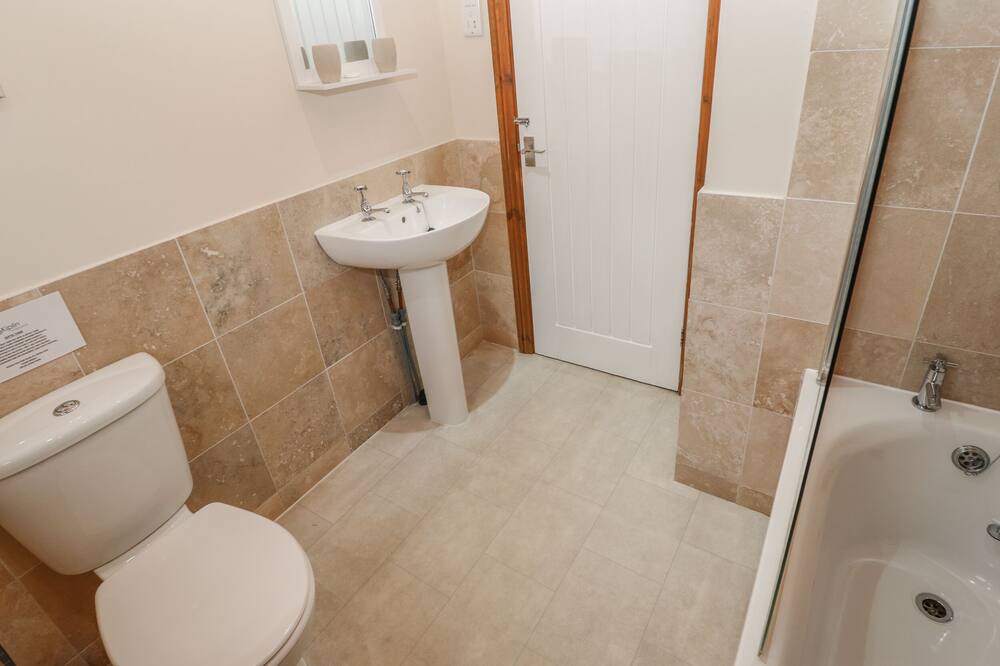 Photo of Bathroom in Kiplin