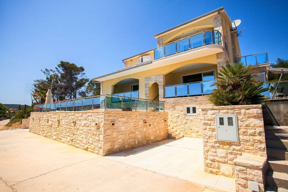 Photo of Outdoor in Potirna