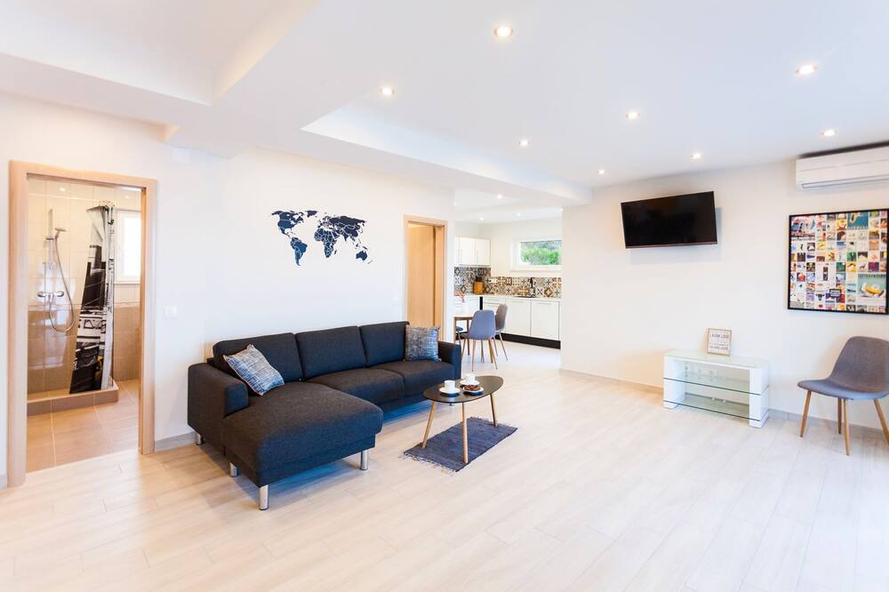 Photo of Livingroom in Potirna