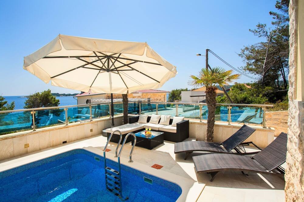 Photo of Outdoor in Potirna