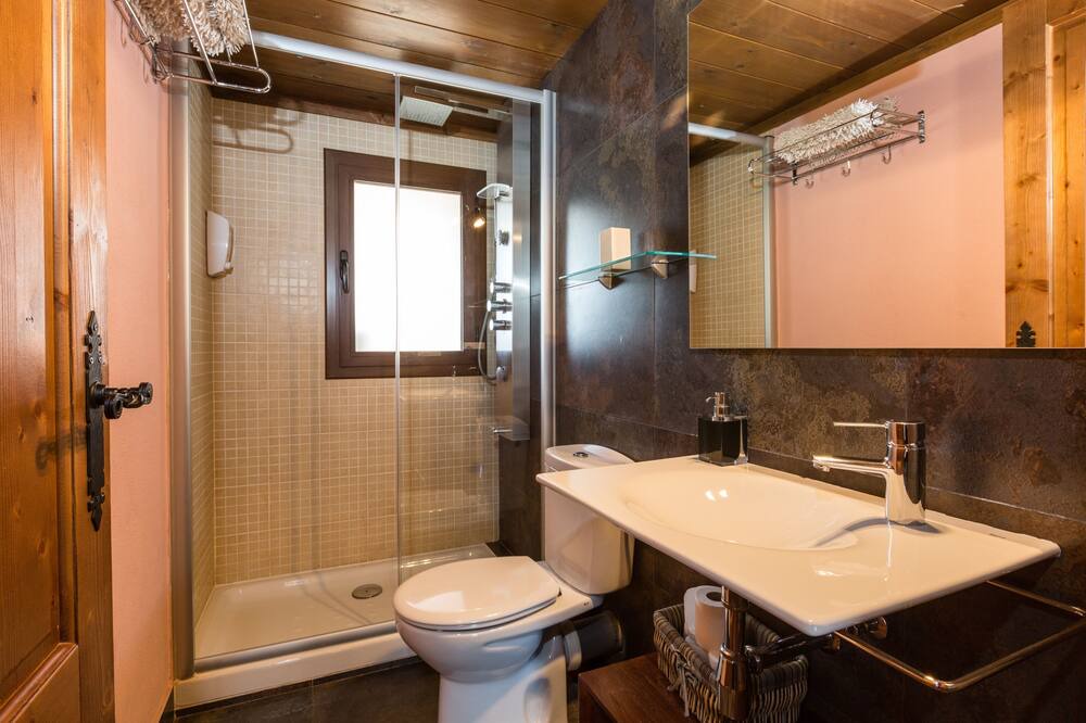Photo of Bathroom in Pobleta de Bellvehi
