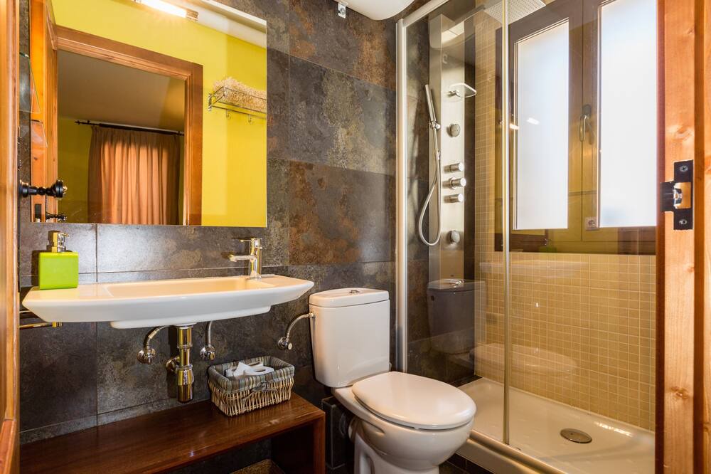 Photo of Bathroom in Pobleta de Bellvehi