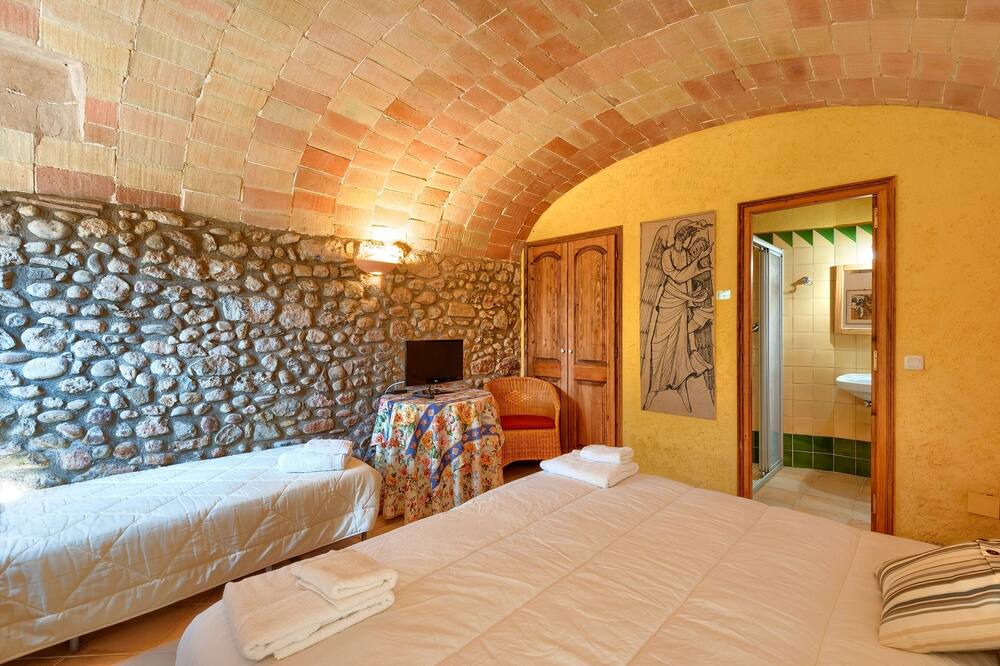 Photo of Bedroom in Pontos