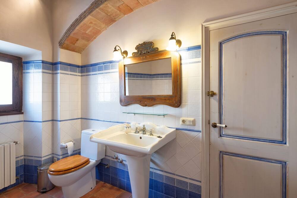 Photo of Bathroom in Pontos