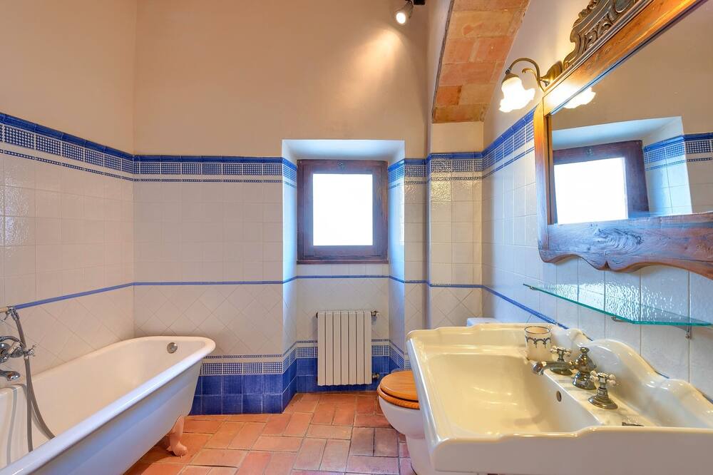 Photo of Bathroom in Pontos