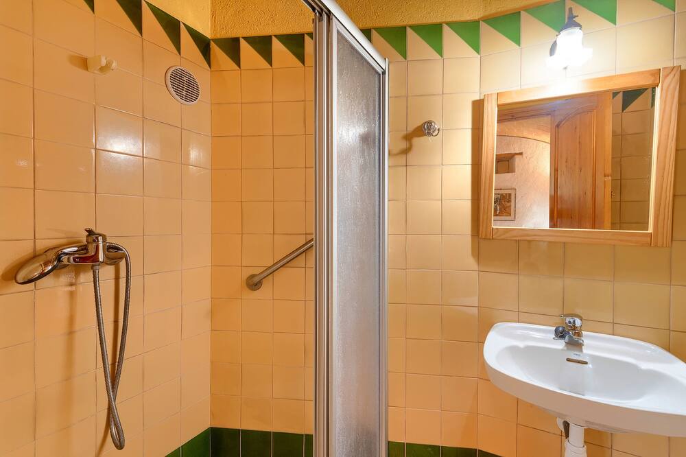 Photo of Bathroom in Pontos