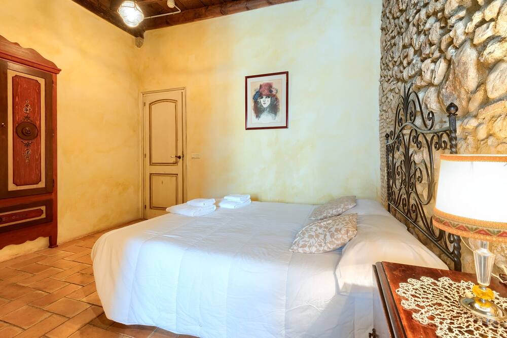 Photo of Bedroom in Pontos