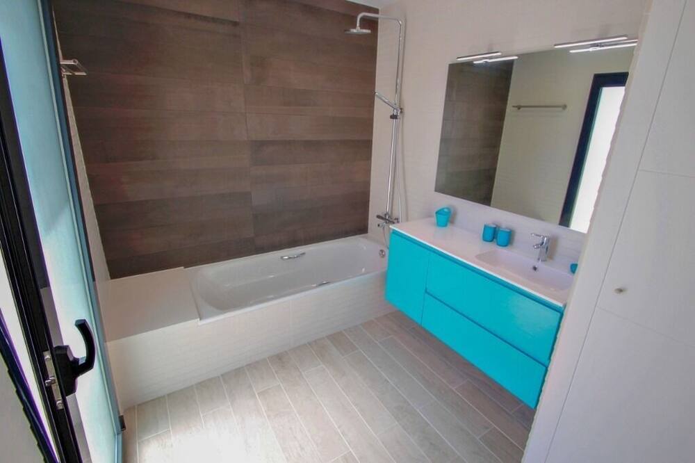 Photo of Bathroom in Benimeit