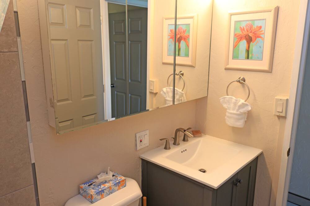 Photo of Bathroom in Honokowai