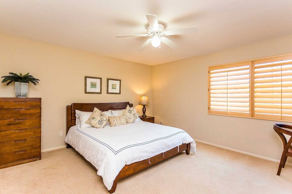 Photo of Bedroom in Lower Peters Canyon