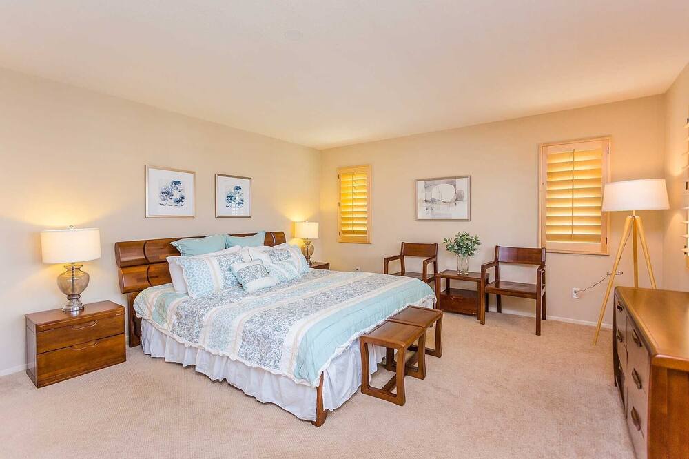 Photo of Bedroom in Lower Peters Canyon