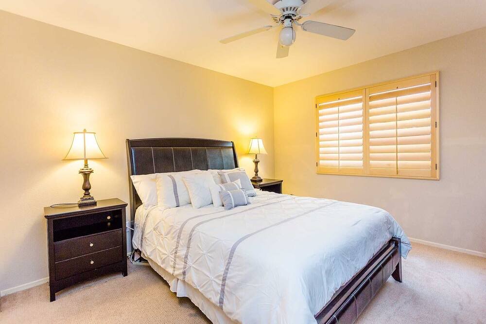Photo of Bedroom in Lower Peters Canyon
