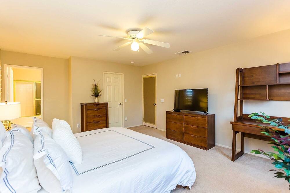 Photo of Bedroom in Lower Peters Canyon