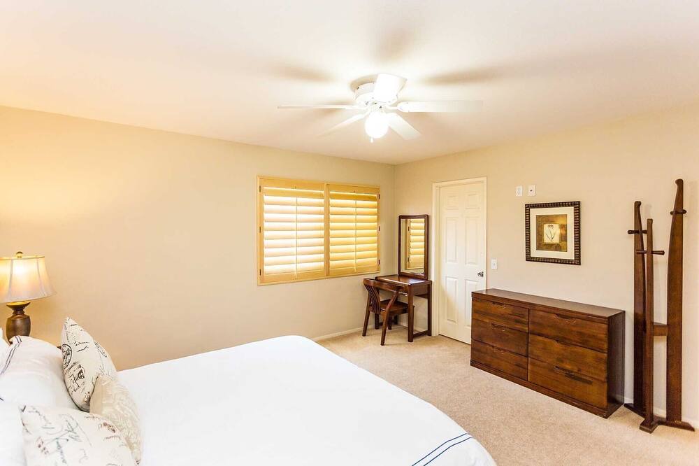 Photo of Bedroom in Lower Peters Canyon