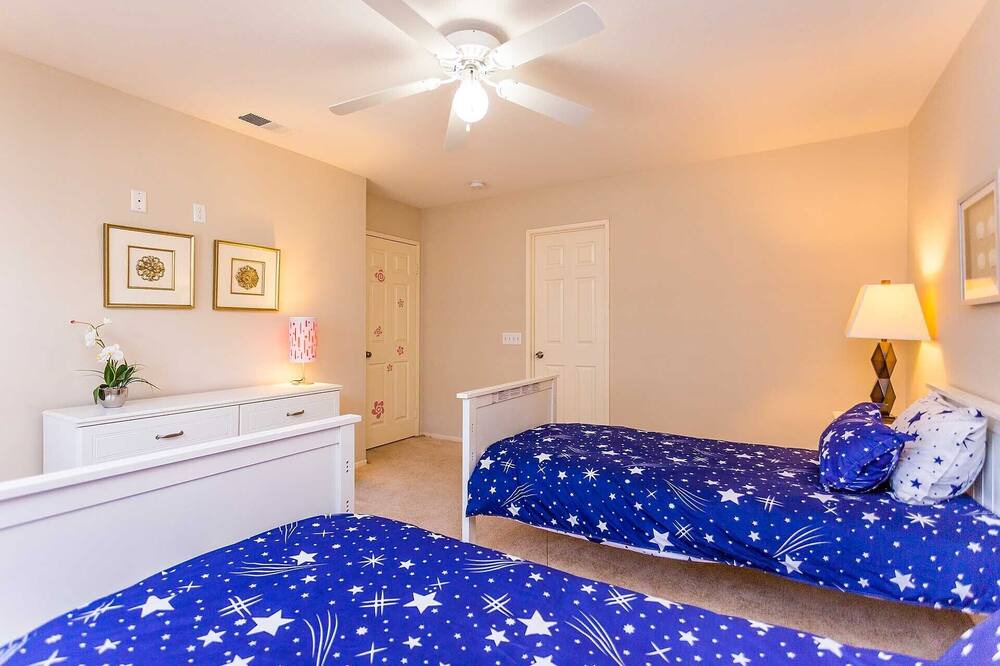 Photo of Bedroom in Lower Peters Canyon