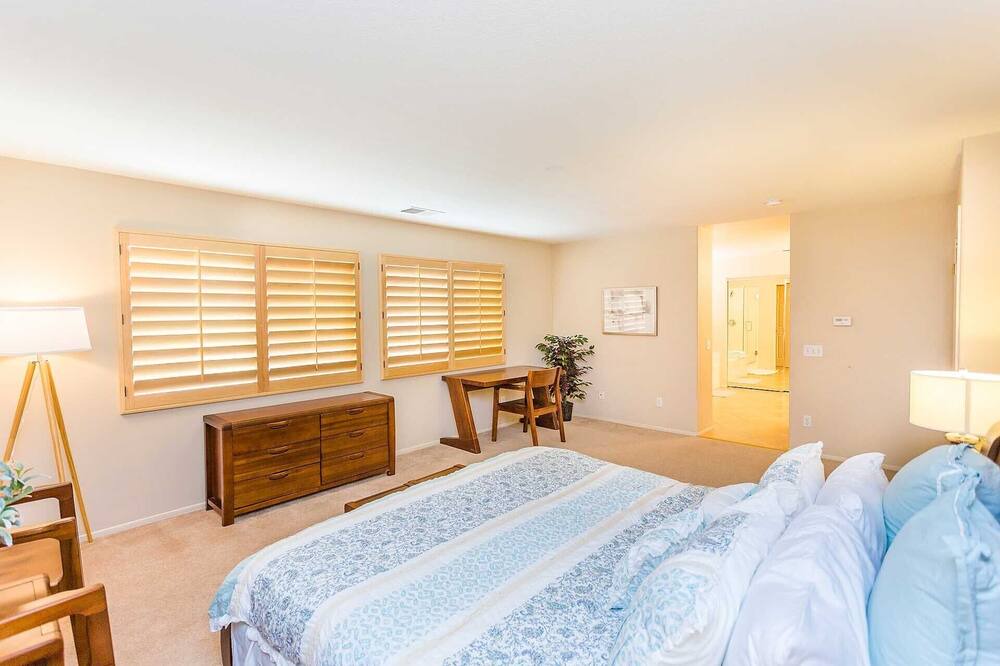 Photo of Bedroom in Lower Peters Canyon