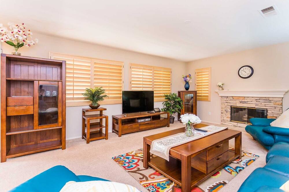 Photo of Bedroom in Lower Peters Canyon