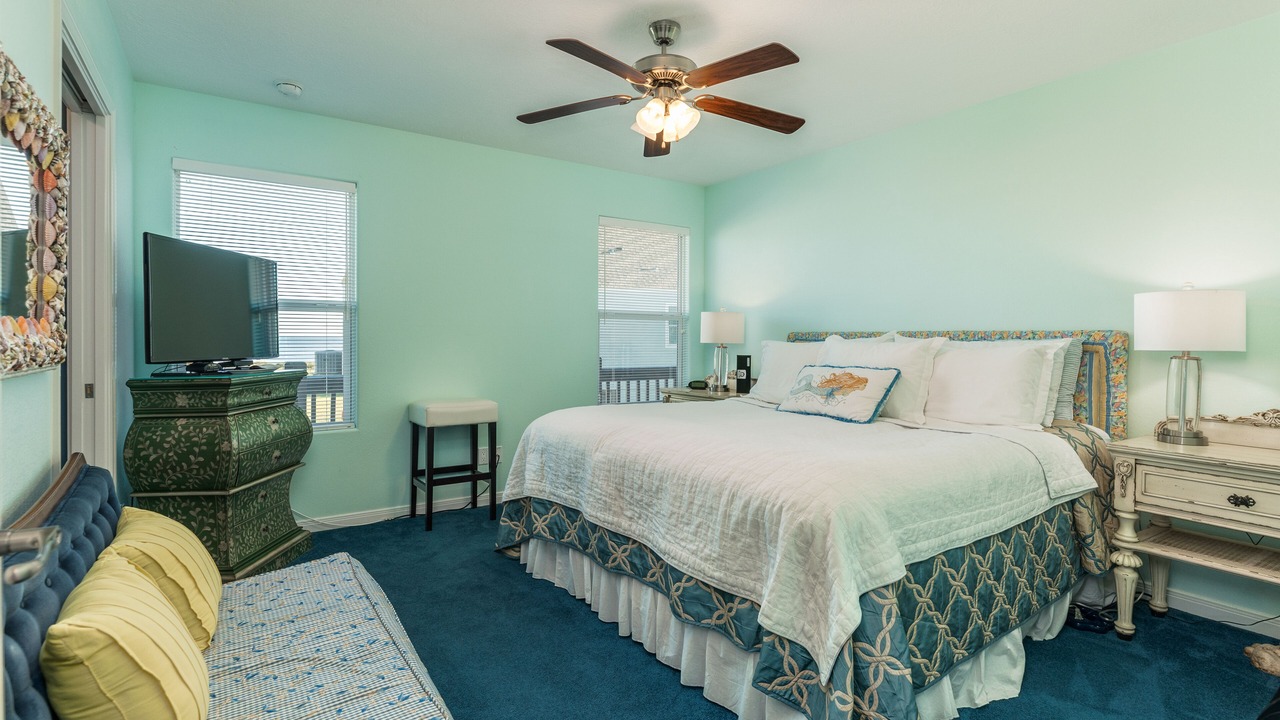 Photo of Bedroom in Crystal Beach
