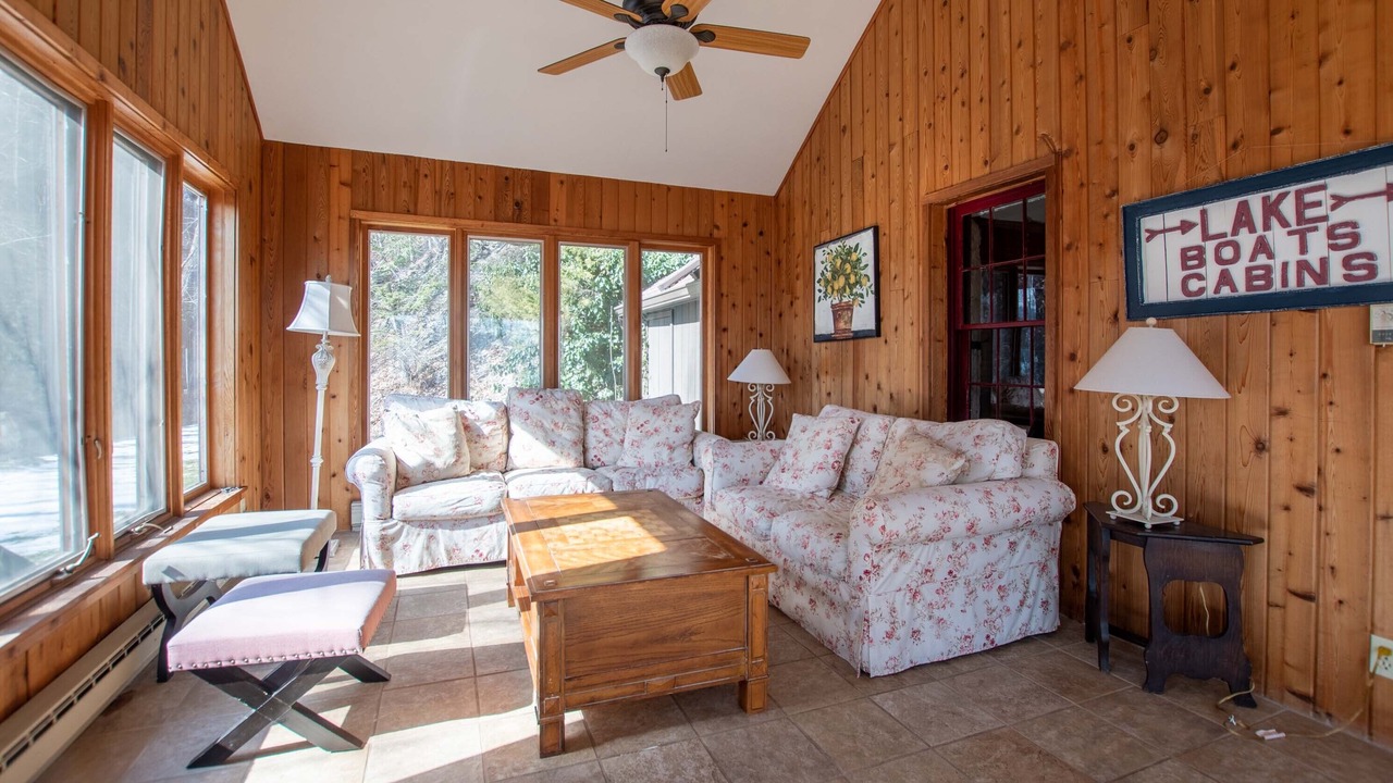 Photo of Livingroom in Holcomb
