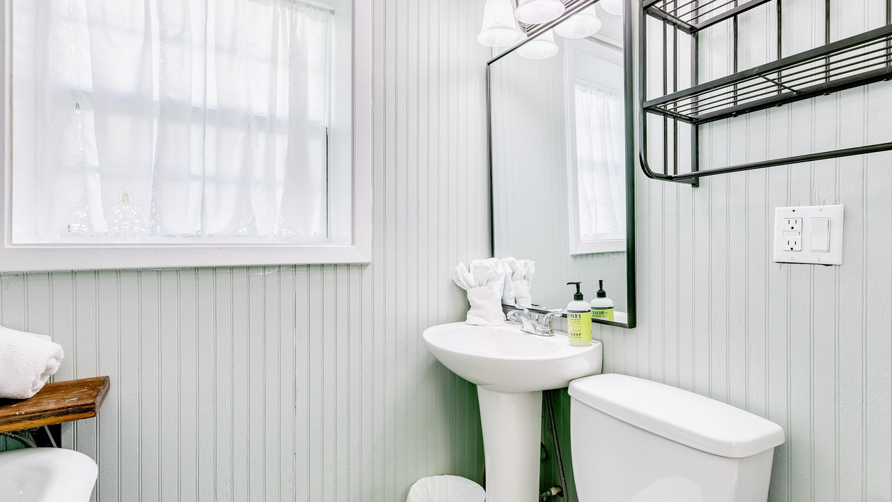 Photo of Bathroom in Jamaica Beach