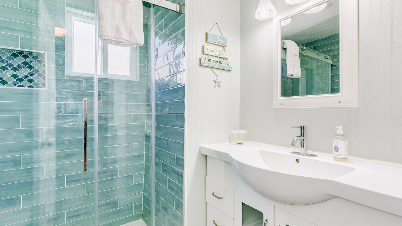 Photo of Bathroom in Jamaica Beach