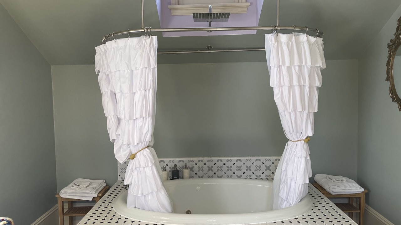 Photo of Bathroom in Historic District