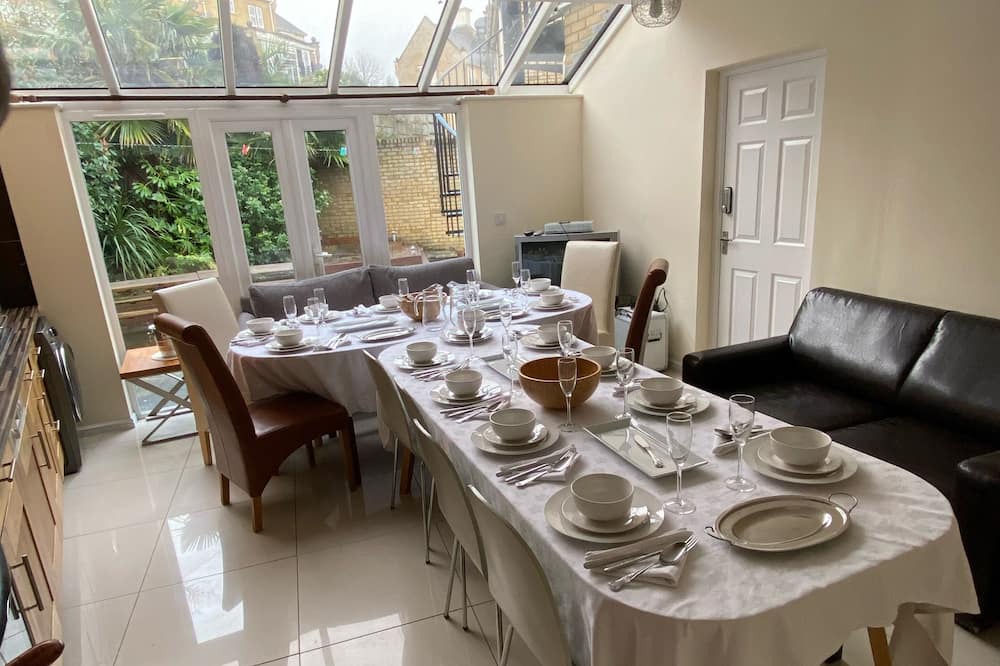 Photo of Livingroom in Greenhithe