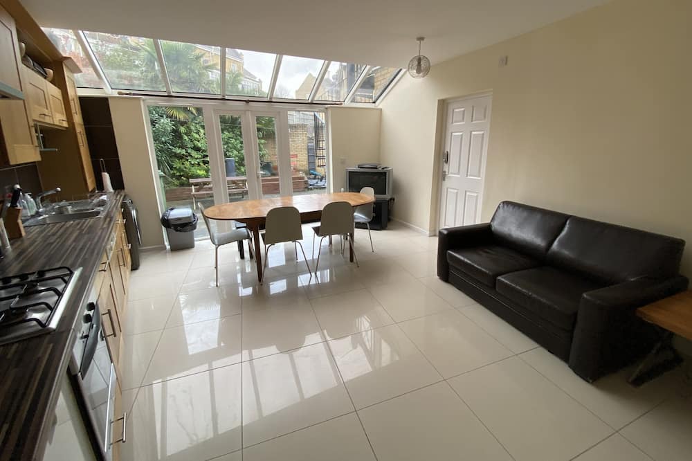 Photo of Livingroom in Greenhithe