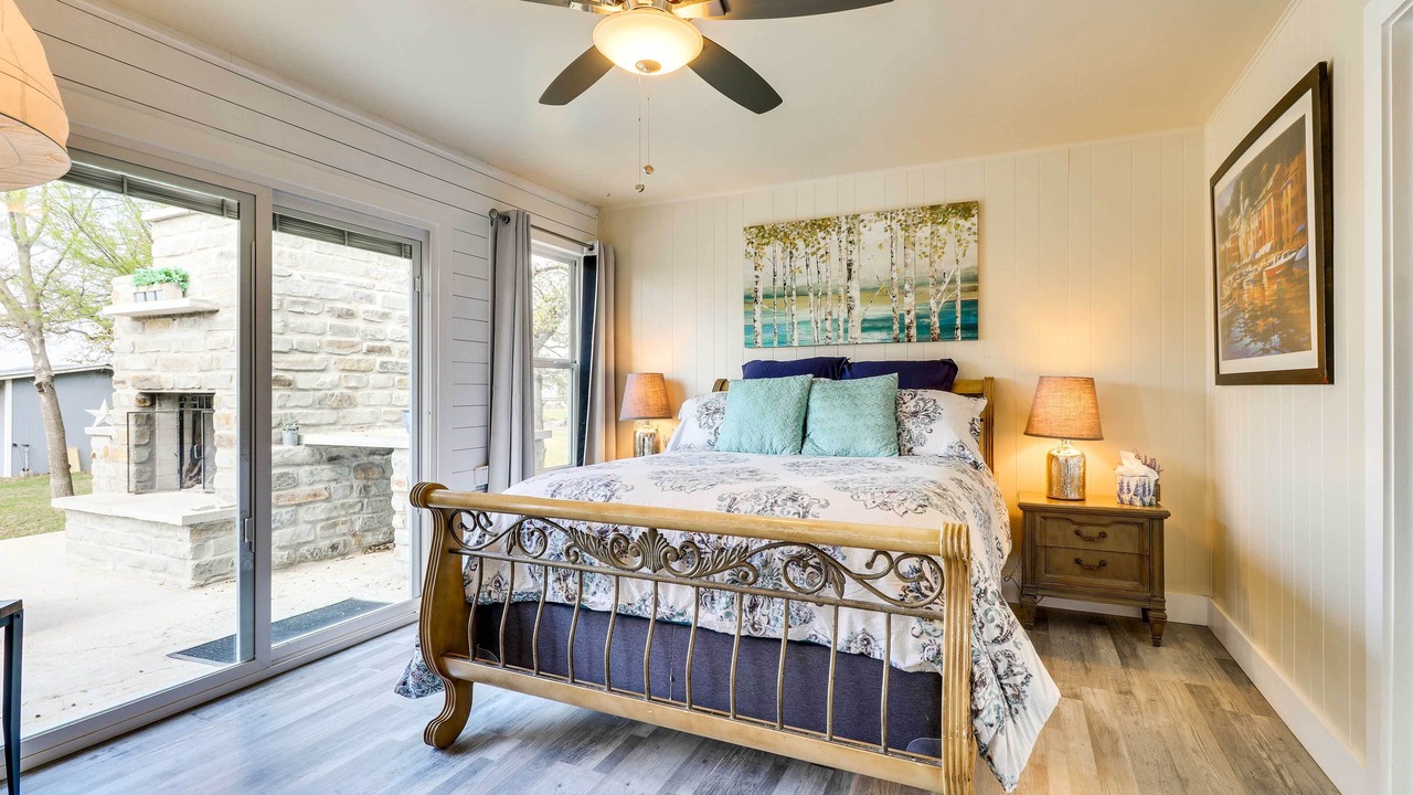 Photo of Bedroom in Tow
