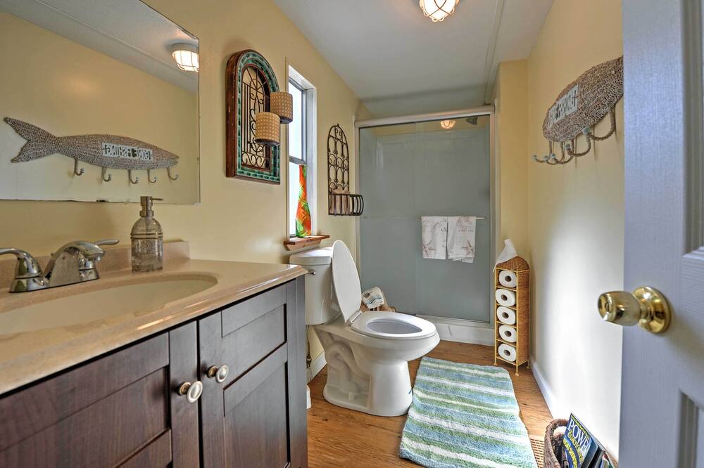 Photo of Bathroom in Midway