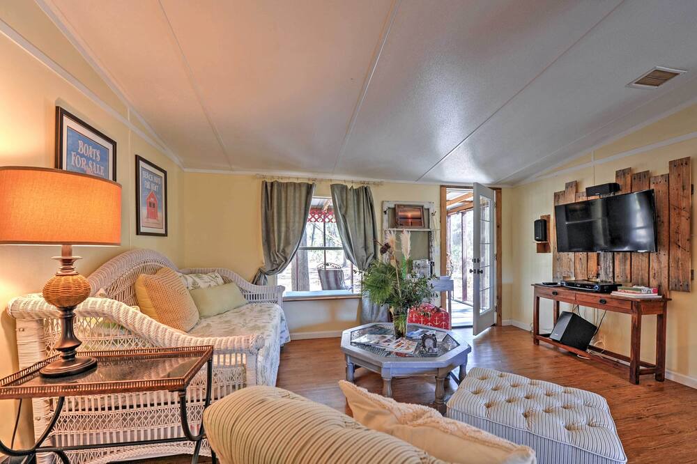 Photo of Bedroom in Midway