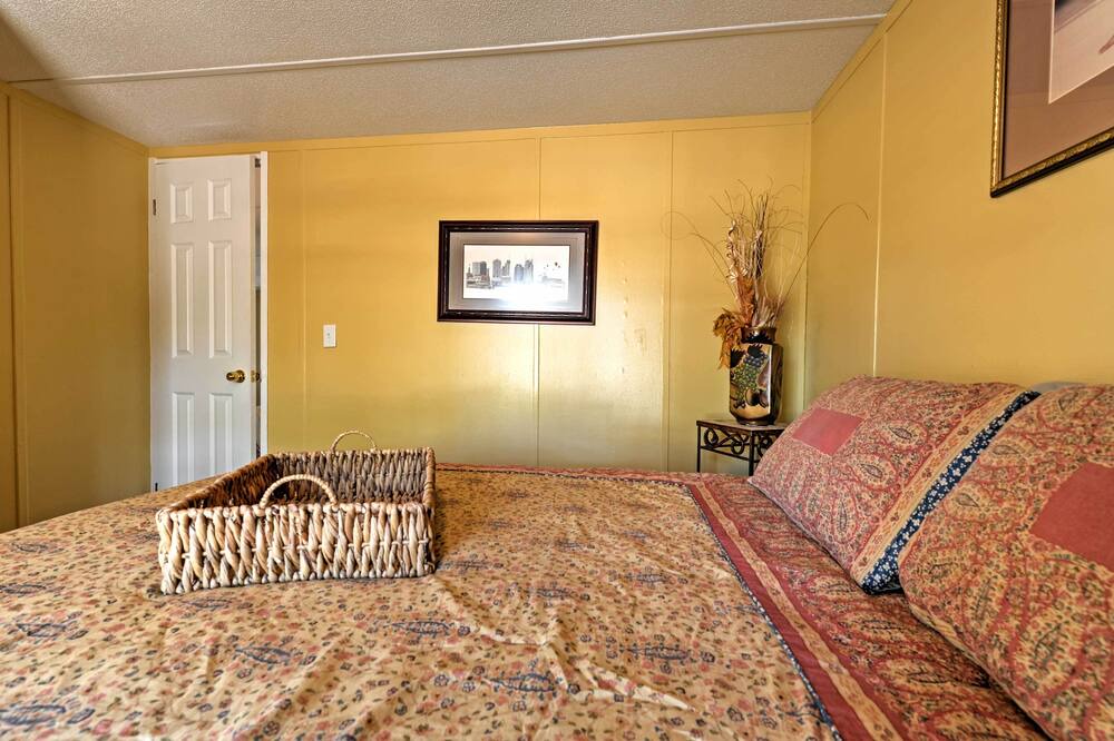 Photo of Bedroom in Midway