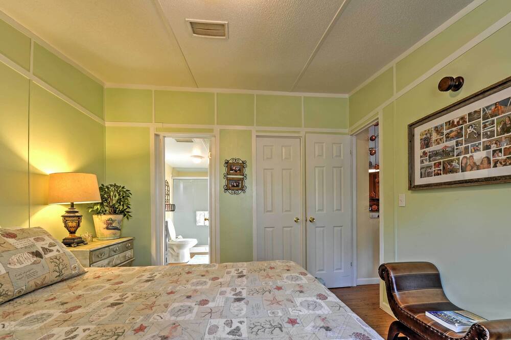 Photo of Bedroom in Midway