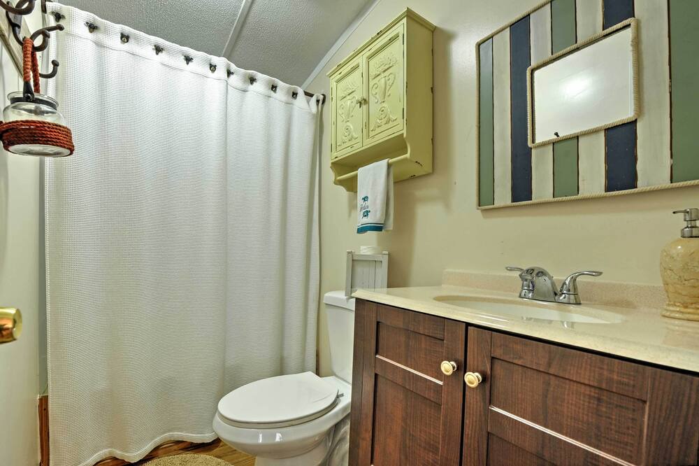 Photo of Bathroom in Midway
