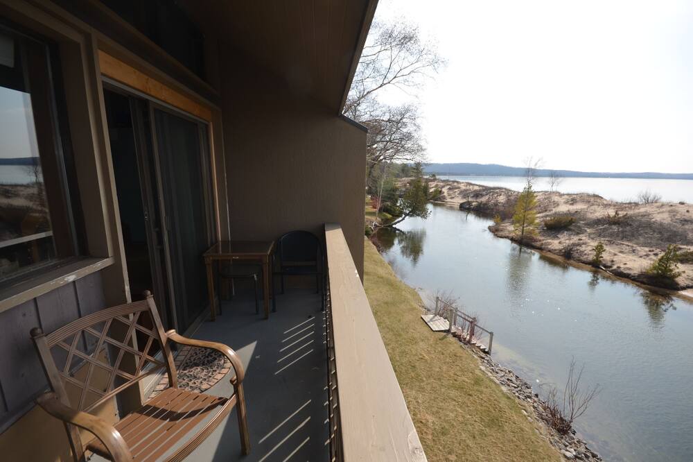 Photo of Patio Balcony in Maple City